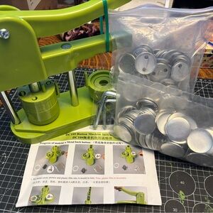 NWOT Button Maker